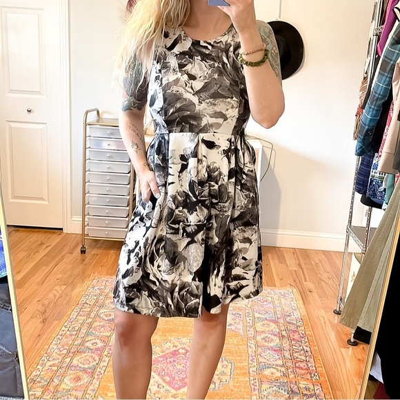 APT 9 | Black White Floral Sleeveless High Neck Mini Dress - Picture 6 of 6